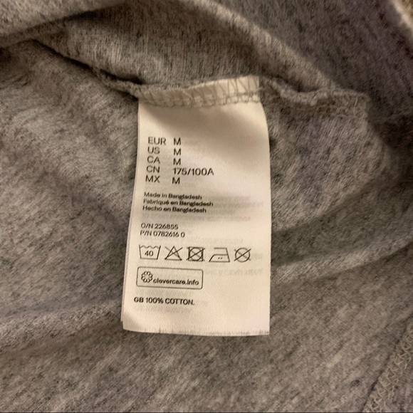 🟢 3 for $15 Bundle | H&M Pocket T-Shirt (Grey) Size Medium - Picture 7 of 7